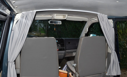 Dělící závěs pro kabinu řidiče VW T5/T6