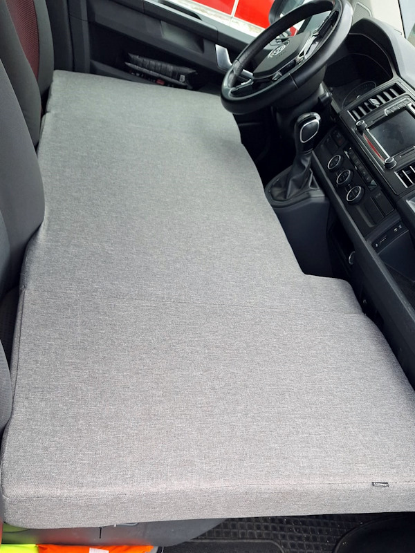 Přistýlka do kabiny řidiče pro VW T4/T5/T6/T6.1