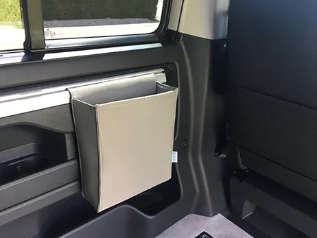 Kapsa závěsná do vnitřní lišty vozů VW California/Multivan