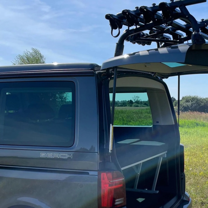 Držák zadních výklopných dveří VW T5/T6/T7 Transporter a Multivan