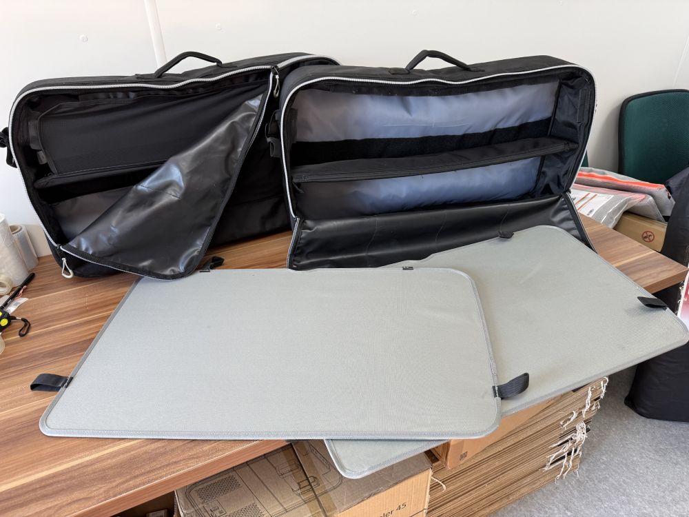 Úložný box na zadní okna pro VW T5/T6/T6.1 ČERNÝ, 1 pár, POUŽITÉ