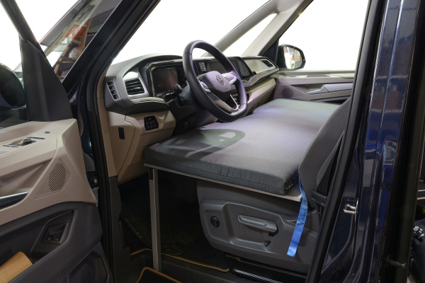 Dětská přistýlka do kabiny řidiče pro Volkswagen Multivan T7