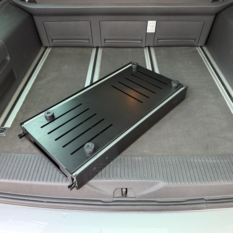Boční výsuv SLIDE s úložným prostorem pro vozy Volkswagen a Mercedes s podlahovými kolejnicemi