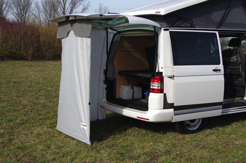 Stanový závěs pro instalaci do zadních výklopných dveří VW T5/T6
