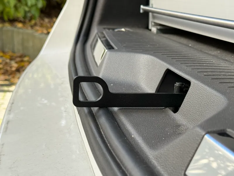Distanční držák zadních výklopných dveří Volkswagen T7 Multivan/California