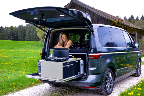 Zadní výsuv pro VW Multivan T7 hloubky 900 mm