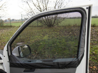 Moskytiéra magnetická pro přední boční okna VW T5/T6 Multivan/Caravelle/Transporter